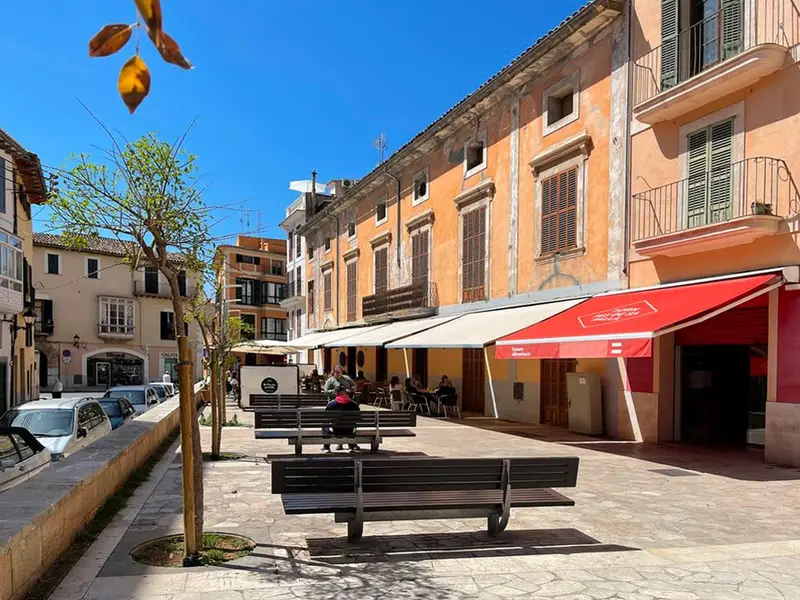 Soleado y amueblado apartamento, 1 dormitorio, pequeña terraza en La Calatrava, Palma.