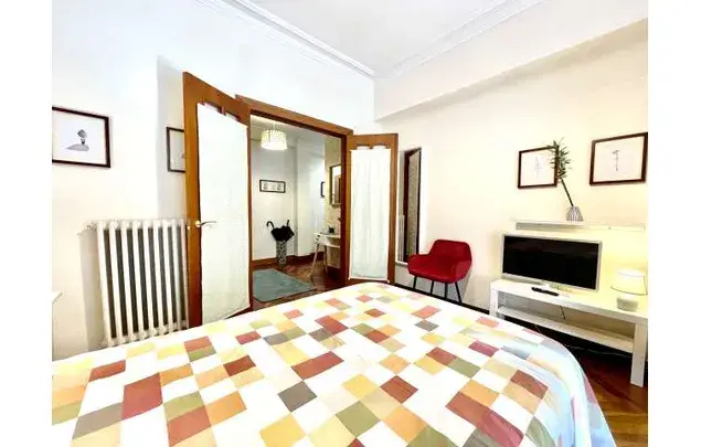 Alquiler habitaciones Bilbao piso amueblado 6 dormitorios