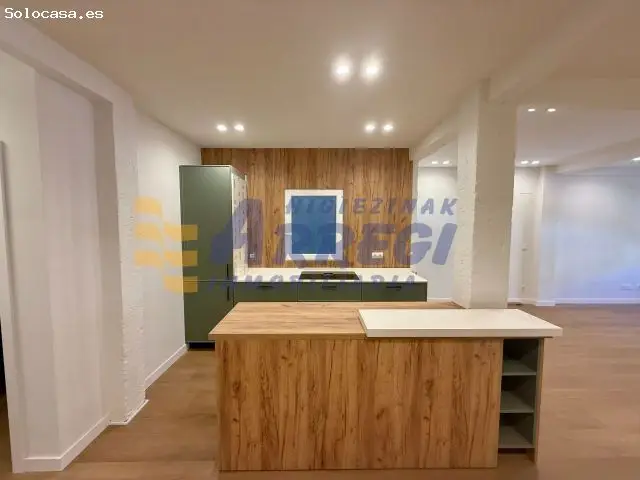 Piso Reformado en Venta en Eibar Guipúzcoa 3 Dormitorios 107m2