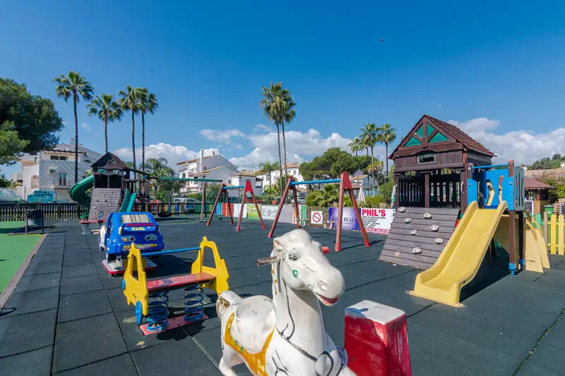 Locales Comerciales con Club de Bolos en Venta