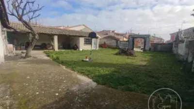Casa en Venta en Coca Centro 2 Dormitorios Gran Terreno