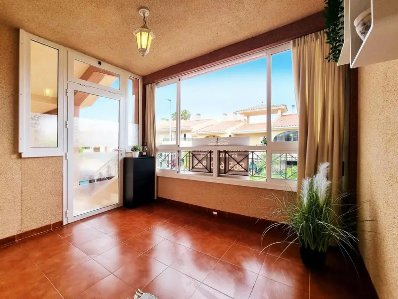 Bungalow en Gran Alacant cerca de la playa con piscina