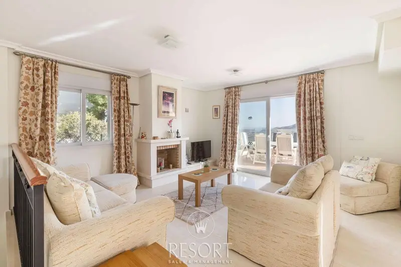 Chalet en Venta La Manga Club con Vistas Panorámicas y Piscina