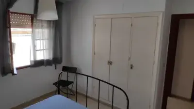Piso en alquiler en Calle de Valdés, 5