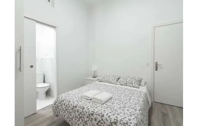 Estudio Minimalista Moderno en Madrid cerca del Retiro