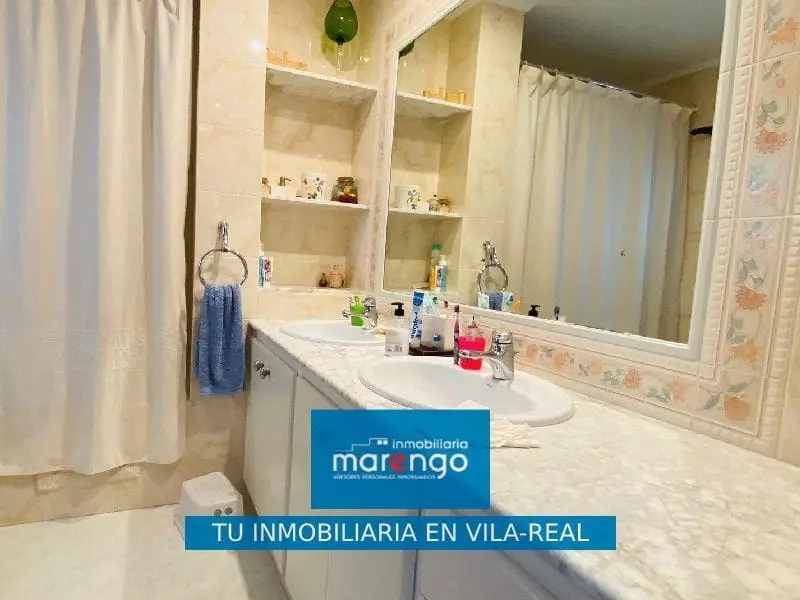 Casa en Venta en Vila real 5 habitaciones 2 baños