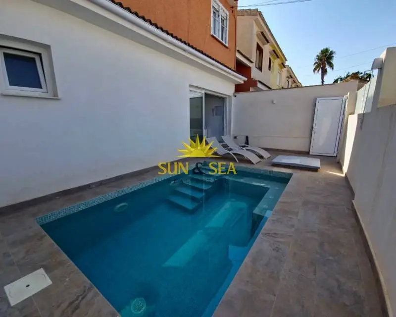 Bungalow en Orihuela Costa con Piscina Privada y Jacuzzi