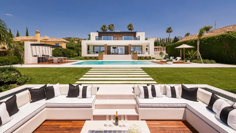 Villa de Lujo 6 Dormitorios Marbella Piscina Jardin Cine en Casa
