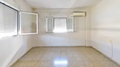 Casa en Venta en Maracena 4 Dormitorios Local Comercial