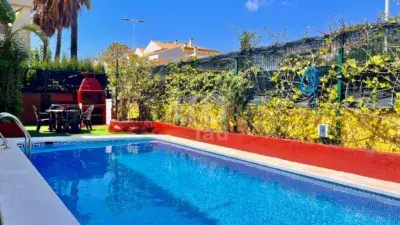 Chalet en Torrenostra con Piscina Privada Cerca de la Playa