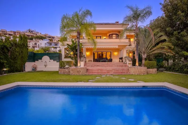 Villa de Lujo en Los Arqueros Benhavis