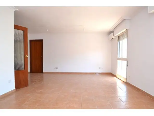 Alquiler Piso 4 Dormitorios Camas 170m2 Sin Amueblar