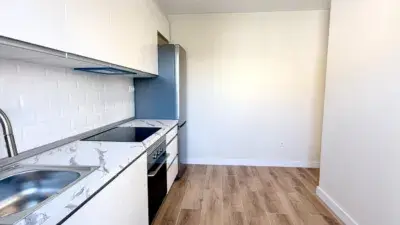 Piso en Venta Meicende 3 Dormitorios 1 Baño Plaza Garaje