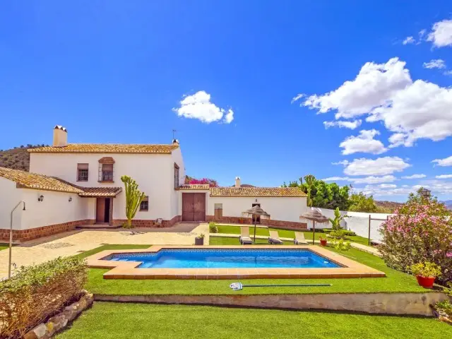 Casa Rural con Piscina Privada cerca de Málaga
