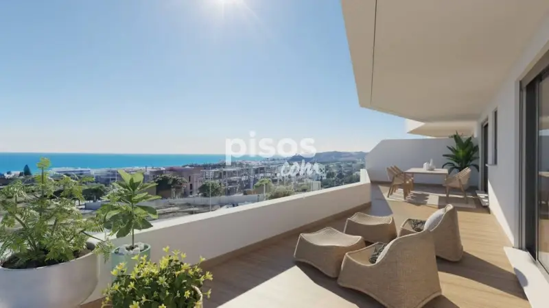 Ático de Lujo en Estepona con Solárium y Vistas al Mar