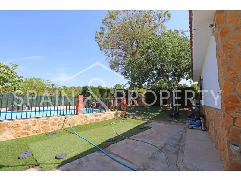 Chalet en venta en Torrent Valencia 4 habitaciones piscina
