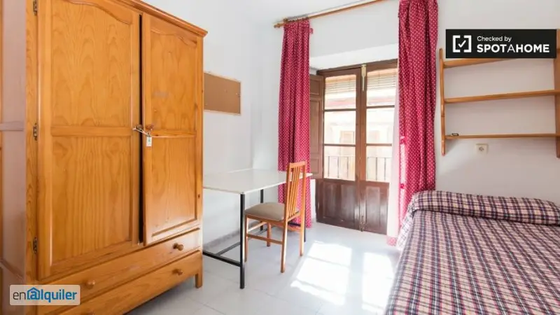 Habitaci	ón en Apartamento de 12 Dormitorios en Centro
