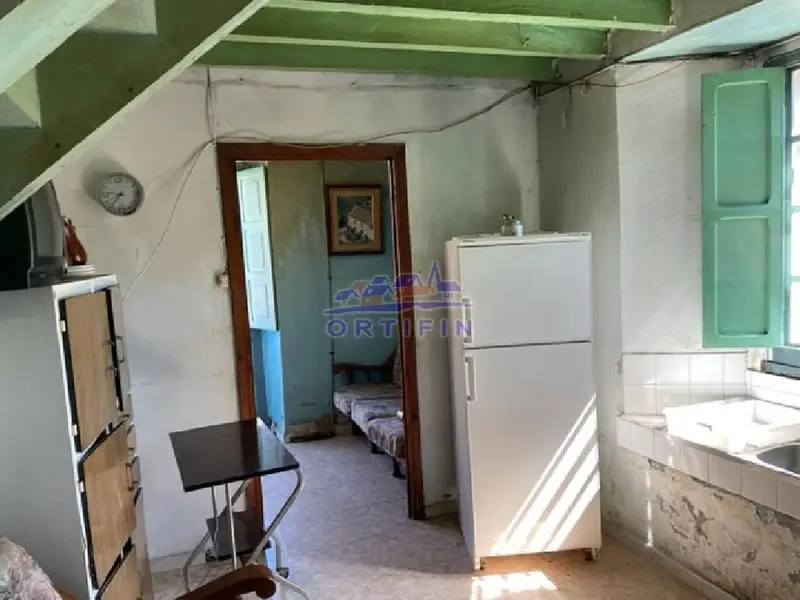 Casa con Jardin en Ortigueira a Reformar con Finca Edificable
