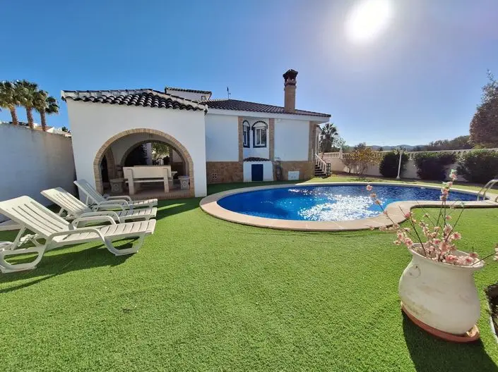 Villa 4 Dormitorios Camposol Piscina Privada Cerca Playa