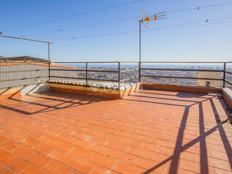 Dúplex en venta Nou Barris con vistas