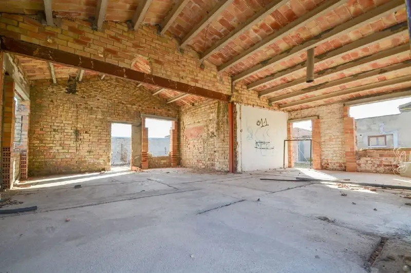 Solar en Venta Deltebre 766m2 Casa para Terminar