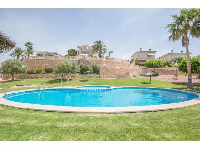 Chalet en Loma Bada con Piscina Comunitaria