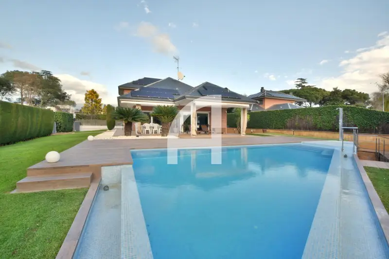 Casa en Venta Cardedeu 450m2 4 Dormitorios Jardin Piscina