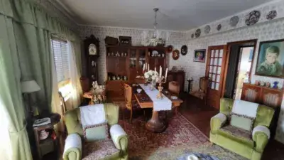 Casa en venta: Edificio de 3 plantas con garaje y trasteros