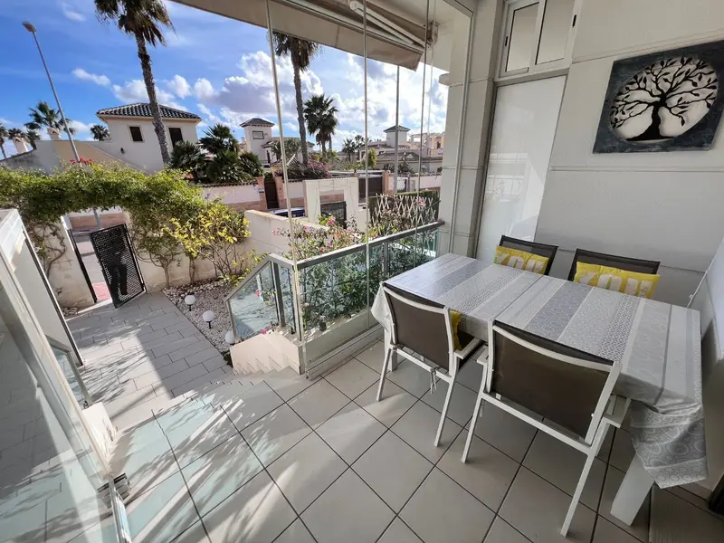 Apartamento en Rojales con Piscina y Jardin Privado