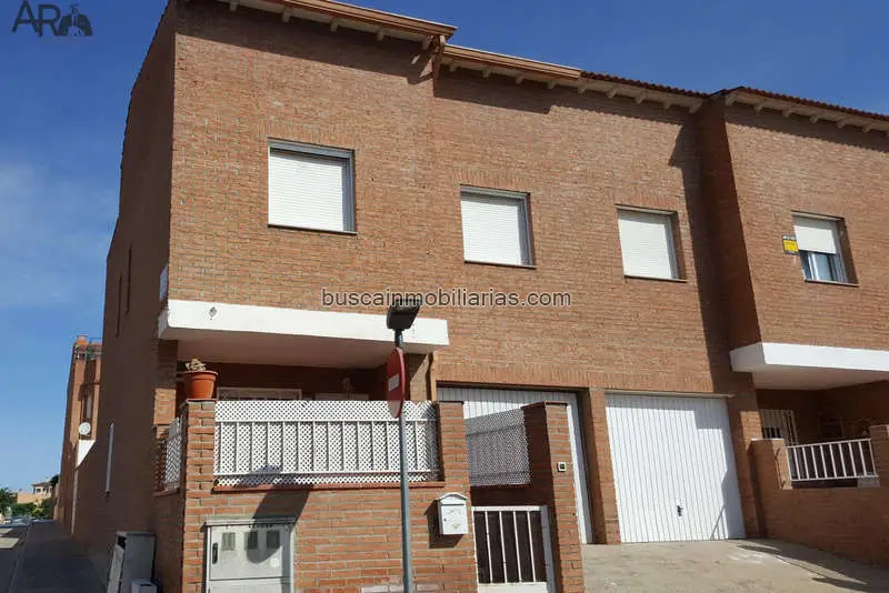Chalet en Venta Chozas de Canales Centro 3 Dormitorios Garaje Patio