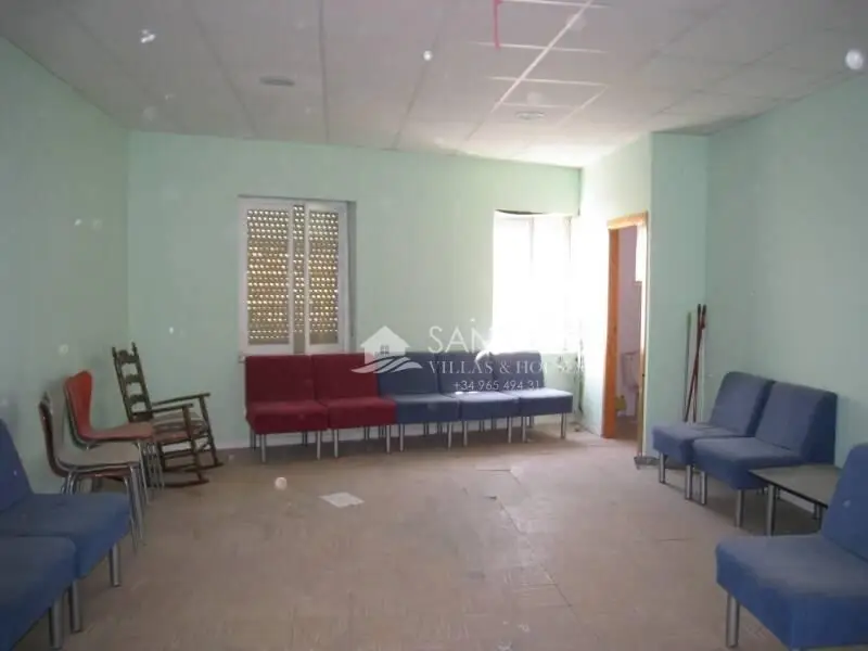 Casa y Almacén en Venta en Aspe