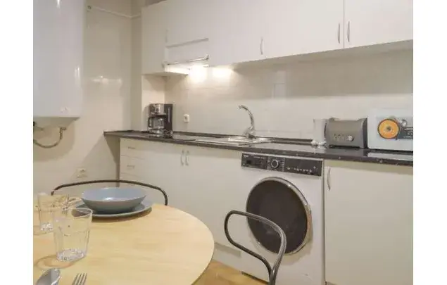 Rent a room of 80 m² in Madrid