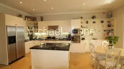 Chalet en Sotogrande Alto con Vistas al Mar y Golf