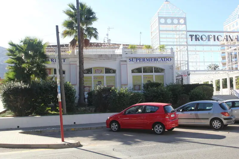 Local Comercial en Venta Denia 346m2 Oficina Baño Garaje