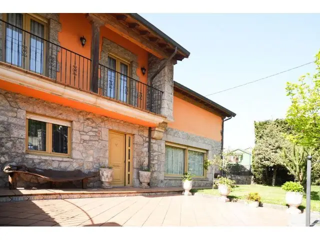 Sensacional Casa en Alto Maliaño: 4 Habitaciones, Jardín y Garaje