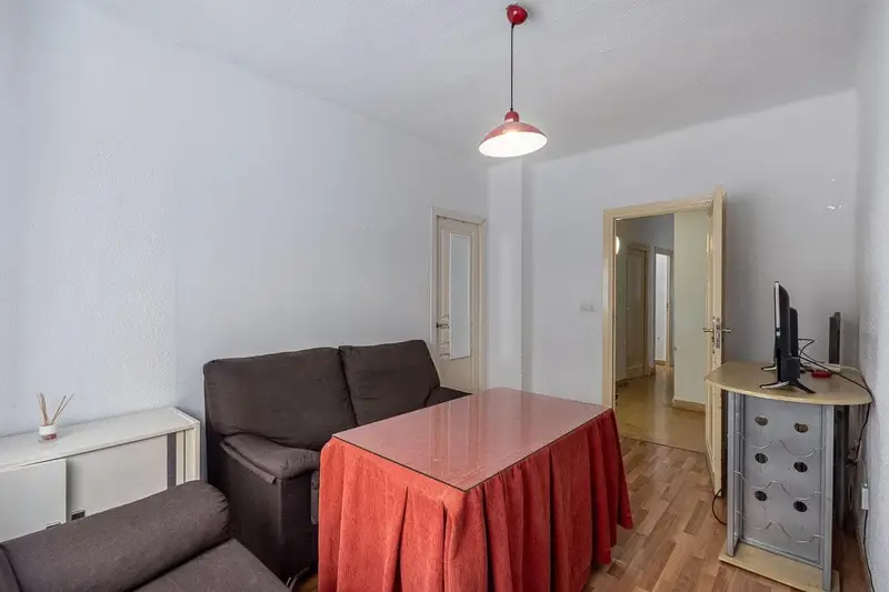 Piso en venta en Granada centro: 3 habitaciones, luminoso y céntrico