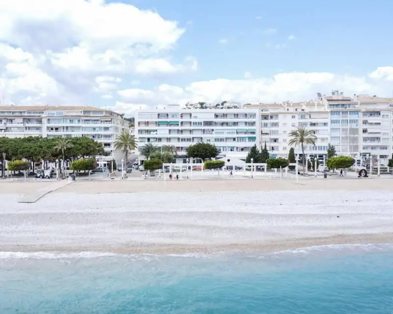 Apartamento en Altea con Vistas al Mar y Primera Linea de Playa