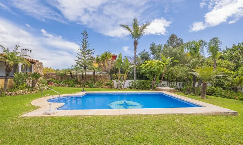 Casa Villa 3 Dormitorios Elviria Marbella Piscina Jardin