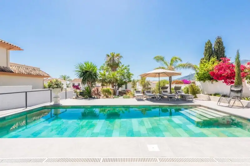 Villa de Lujo en Rio Real Marbella 3 Dormitorios Piscina y Jardin