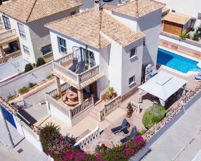 Villa en venta en Punta Prima 4 dormitorios piscina privada