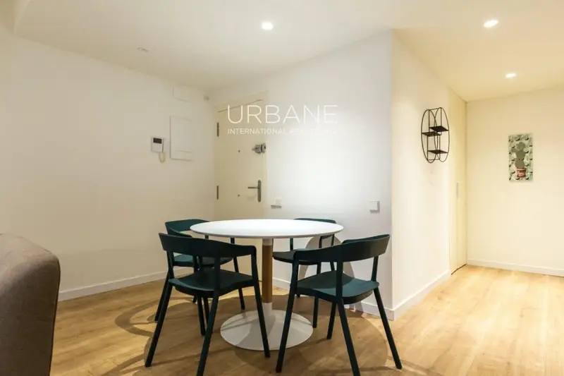 Piso En Venta En El Born Barcelona Reformado Con Terraza