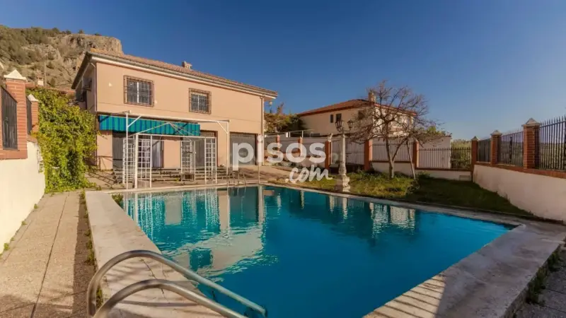 Chalet con Piscina en Olivares Vistas a la Montaña