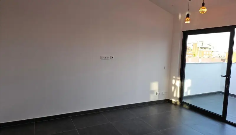 Atico en venta en El Putget i el Farro  Estudio Reformado con Terraza y Vistas