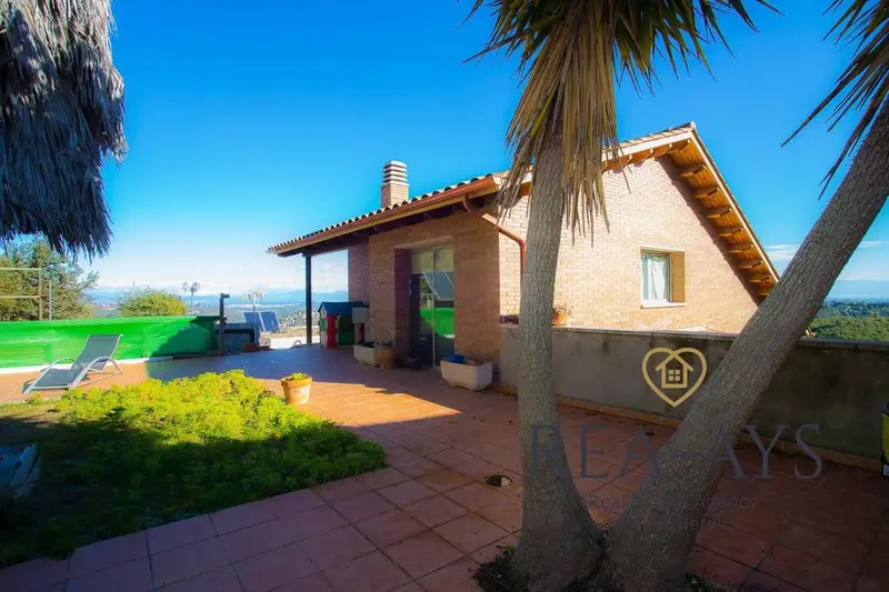 Chalet en venta en Vallirana, Barcelona