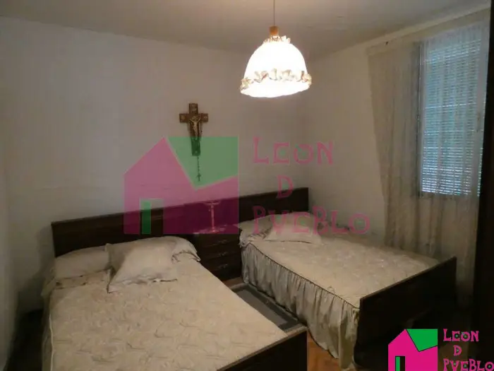 Casa de Pueblo con Patio a 20 min de Le	ón