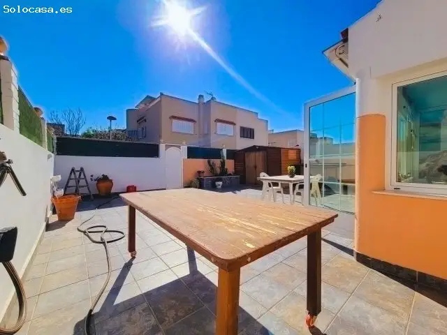Chalet Familiar en Nueva Almeria Cerca de la Playa