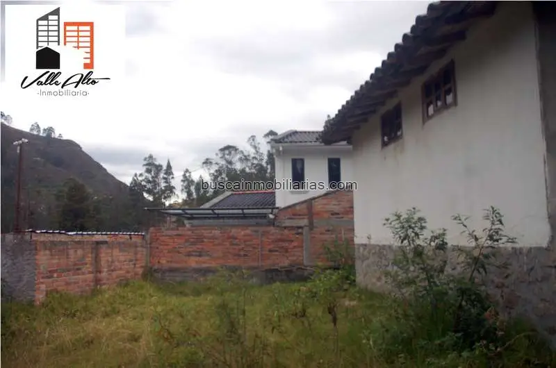 Parcela Urbana en Venta en Cuenca - Terreno con Casa Junto a la V
ia Principal a Turi