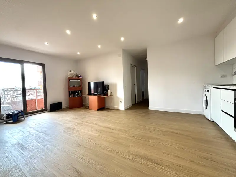 Piso en venta. Fantástico piso de 3 habitaciones totalmente reformado en la zona de la Serreta a solo 5 min del Centro de Rubí.