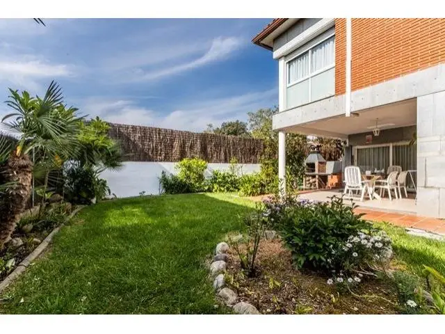 Chalet en Castellarnau con Jardin y Garaje Doble