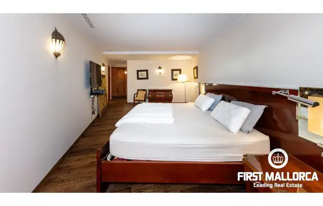 Villa en Port Andratx con Vistas Impresionantes y Yate Privado